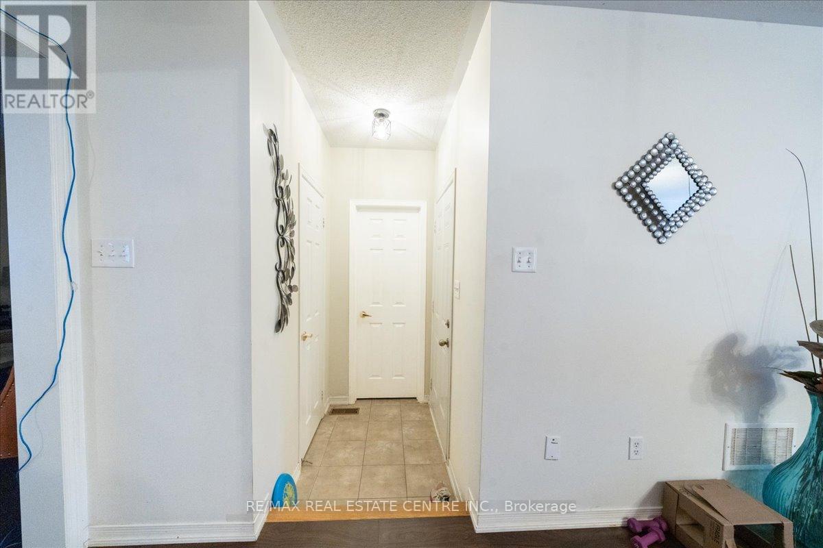 523 Nairn Circle, Milton, Ontario  L9T 8A5 - Photo 16 - W12970348