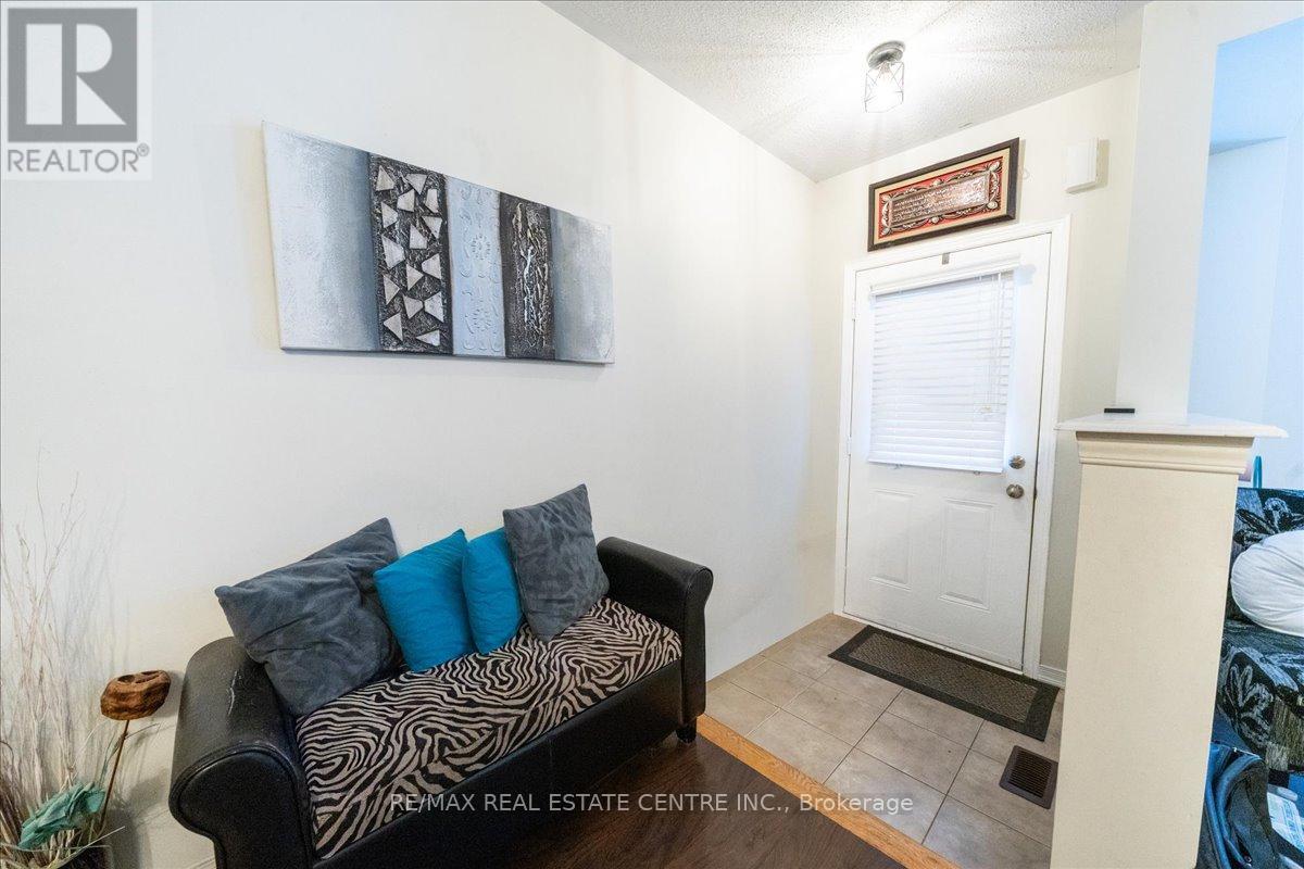 523 Nairn Circle, Milton, Ontario  L9T 8A5 - Photo 8 - W12970348