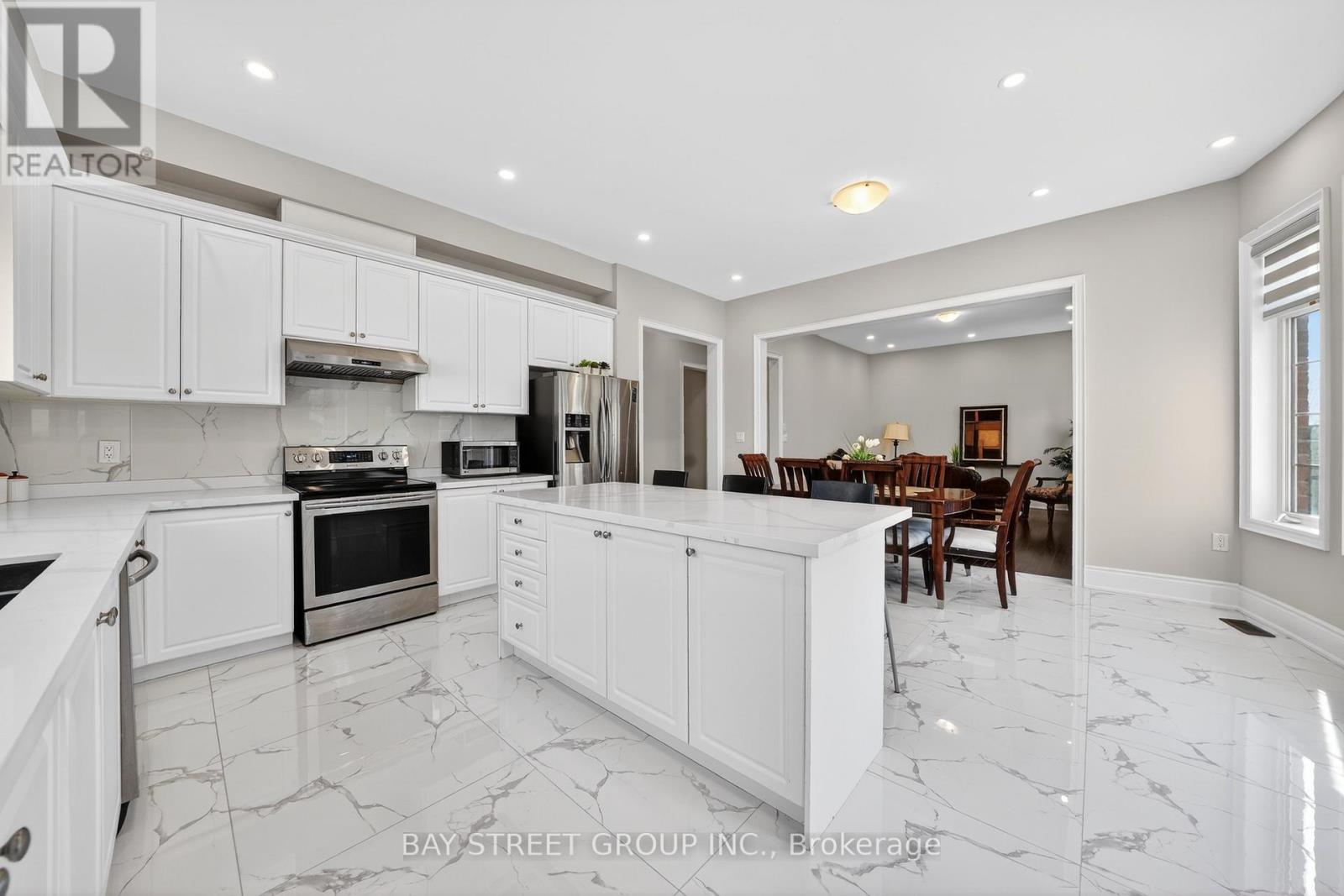 425 Threshing Mill Boulevard, Oakville, Ontario  L6H 0T4 - Photo 10 - W12970362