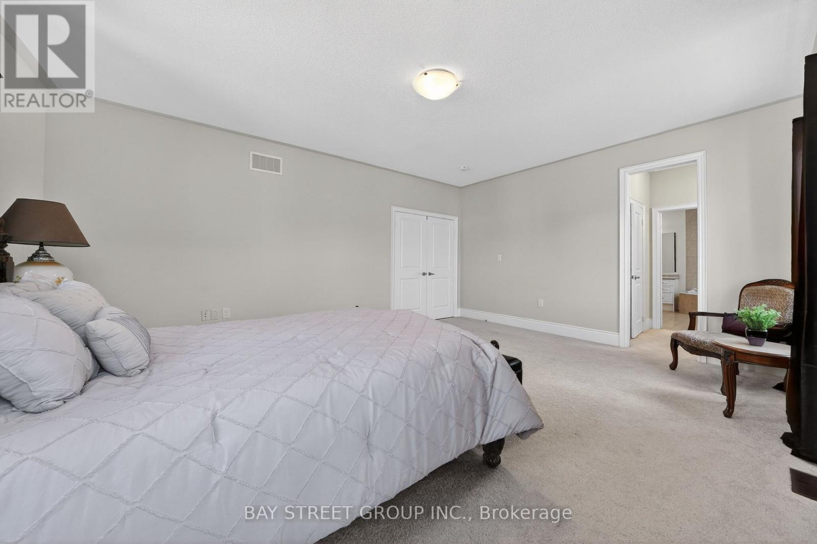 425 Threshing Mill Boulevard, Oakville, Ontario  L6H 0T4 - Photo 19 - W12970362