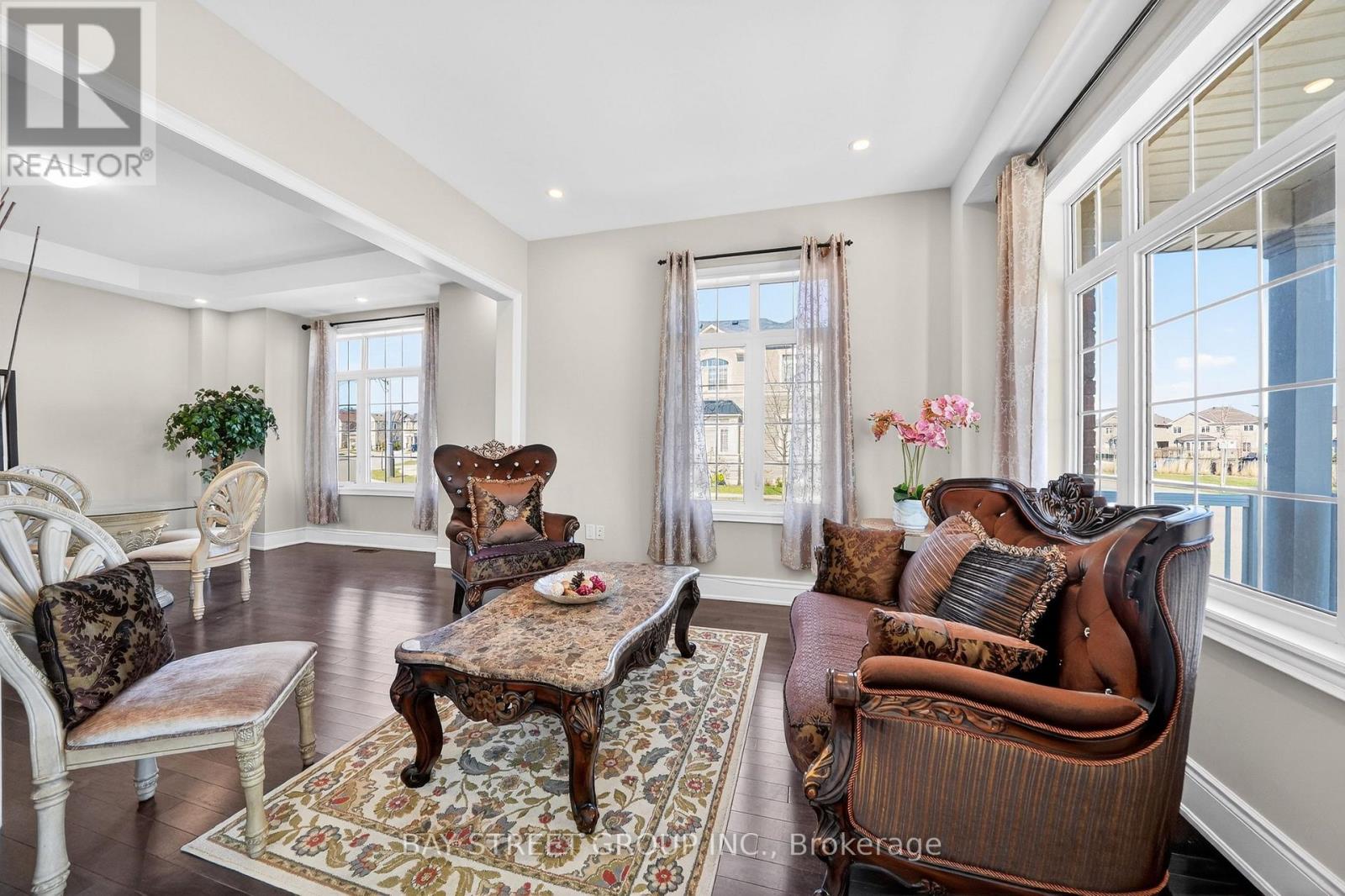 425 Threshing Mill Boulevard, Oakville, Ontario  L6H 0T4 - Photo 3 - W12970362