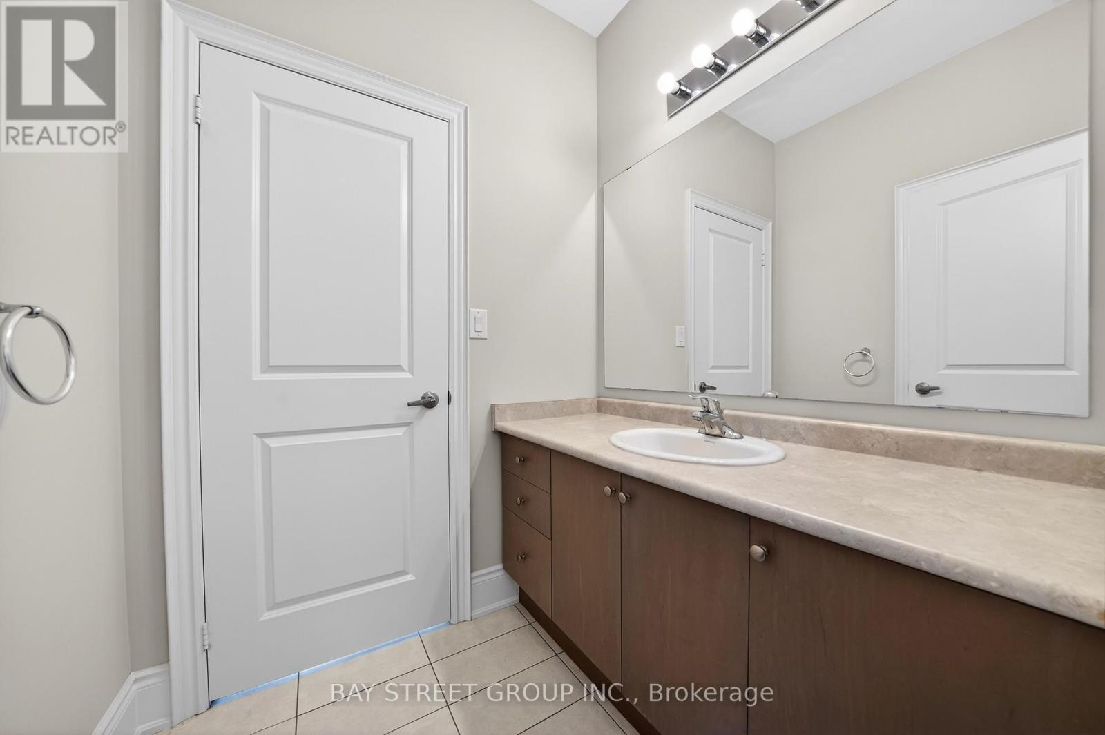 425 Threshing Mill Boulevard, Oakville, Ontario  L6H 0T4 - Photo 32 - W12970362