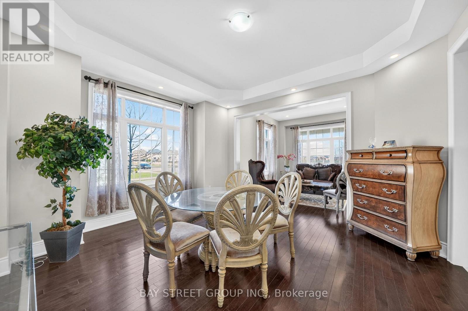 425 Threshing Mill Boulevard, Oakville, Ontario  L6H 0T4 - Photo 4 - W12970362