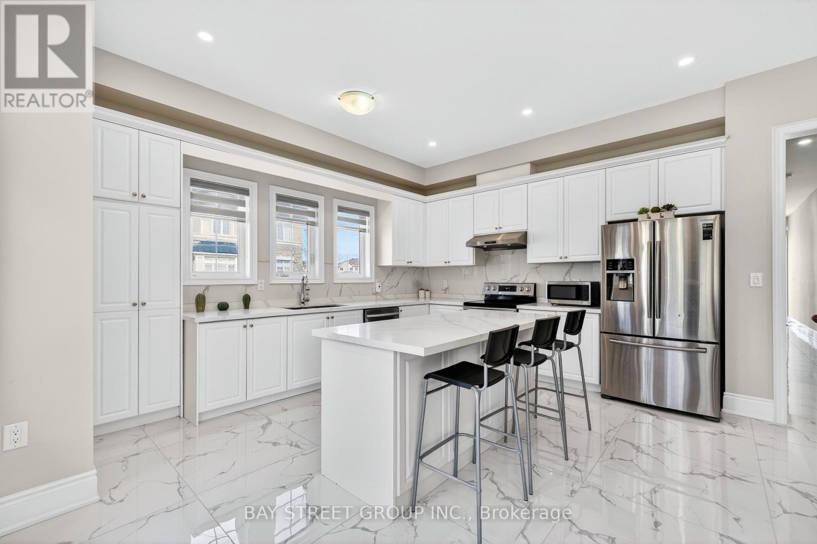 425 Threshing Mill Boulevard, Oakville, Ontario  L6H 0T4 - Photo 8 - W12970362