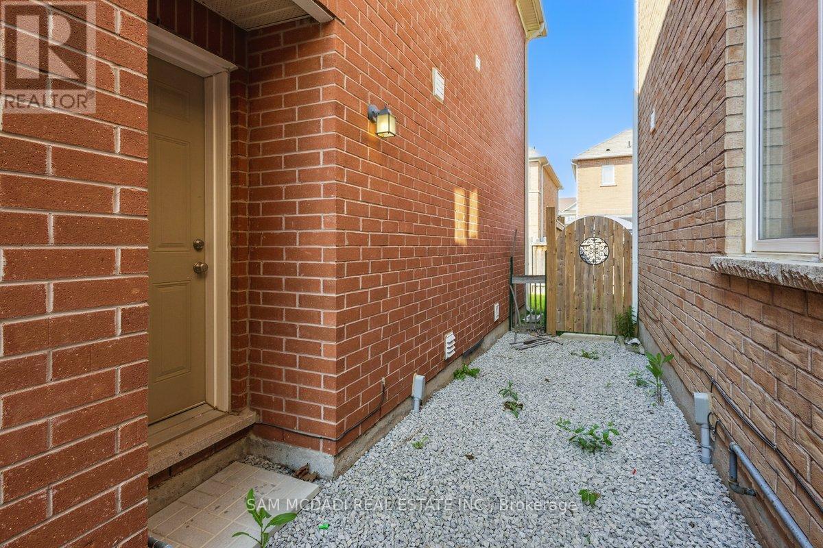 2 Giltspur Road, Brampton, Ontario  L7A 0Y9 - Photo 37 - W12970430