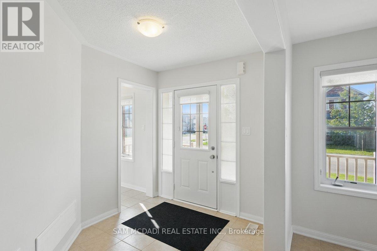 2 Giltspur Road, Brampton, Ontario  L7A 0Y9 - Photo 4 - W12970430