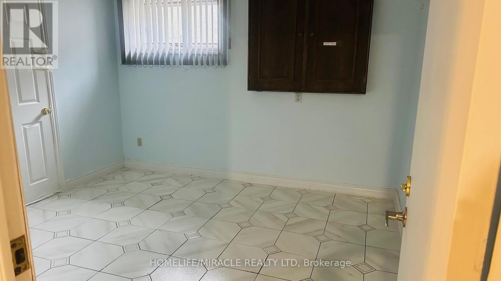 85 Harlow Crescent, Toronto, Ontario  M9V 2Y8 - Photo 10 - W12970456