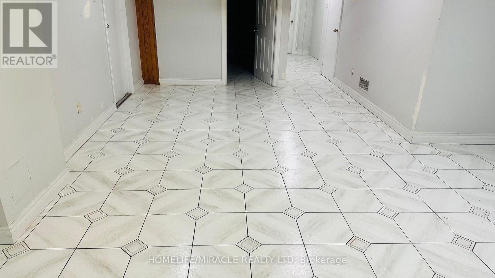 85 Harlow Crescent, Toronto, Ontario  M9V 2Y8 - Photo 13 - W12970456