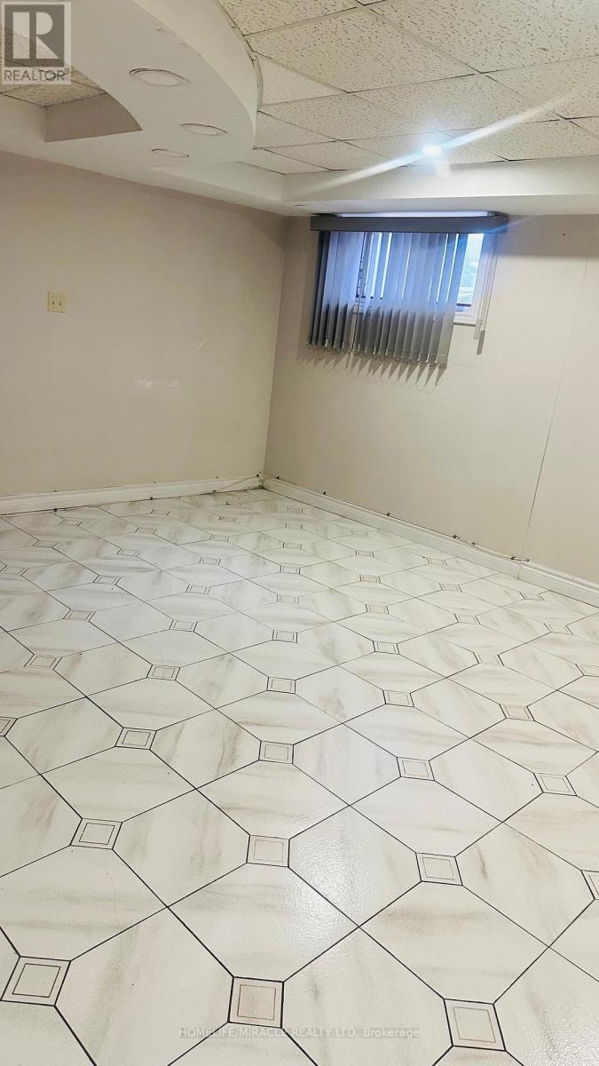 85 Harlow Crescent, Toronto, Ontario  M9V 2Y8 - Photo 16 - W12970456