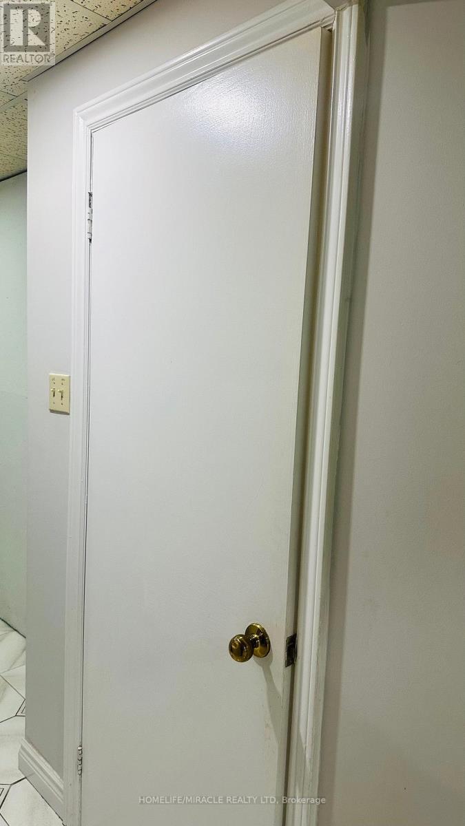 85 Harlow Crescent, Toronto, Ontario  M9V 2Y8 - Photo 21 - W12970456