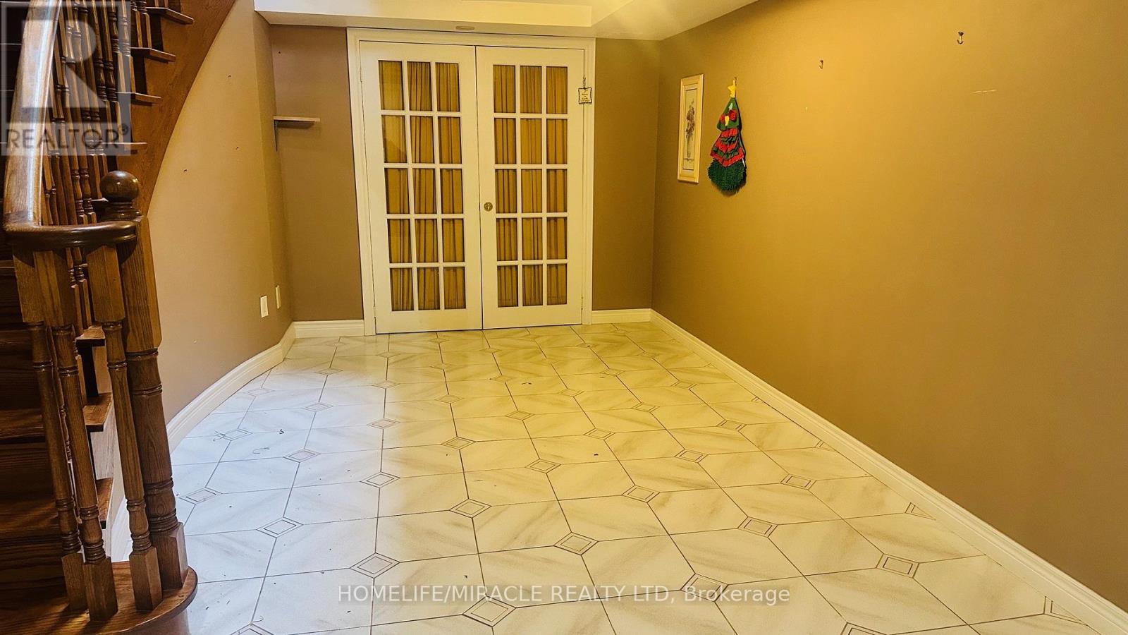 85 Harlow Crescent, Toronto, Ontario  M9V 2Y8 - Photo 5 - W12970456