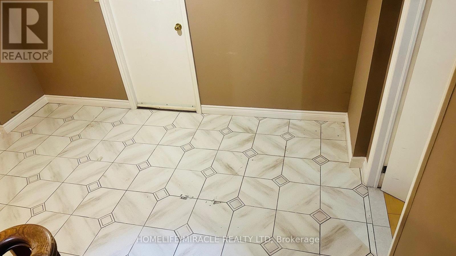 85 Harlow Crescent, Toronto, Ontario  M9V 2Y8 - Photo 9 - W12970456