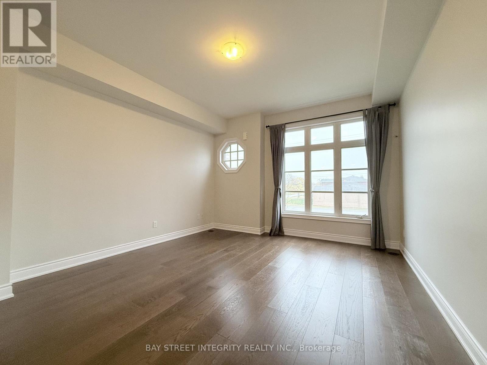 3 - 2160 Trafalgar Road, Oakville, Ontario  L6H 0N3 - Photo 4 - W12970480