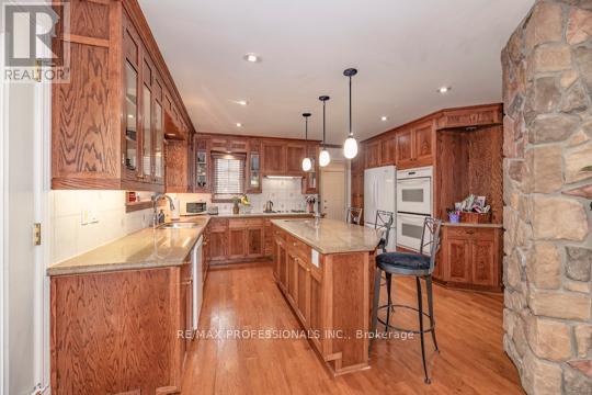 202 Radley Road, Mississauga, Ontario  L5G 2R7 - Photo 10 - W12970592