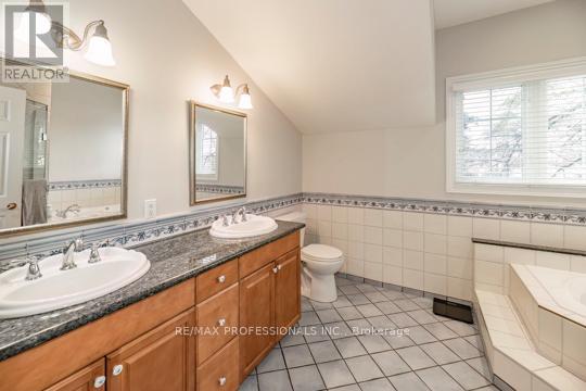 202 Radley Road, Mississauga, Ontario  L5G 2R7 - Photo 23 - W12970592