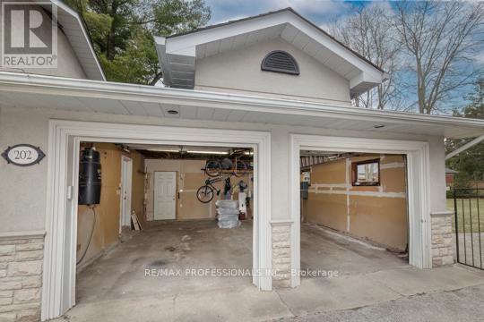 202 Radley Road, Mississauga, Ontario  L5G 2R7 - Photo 35 - W12970592