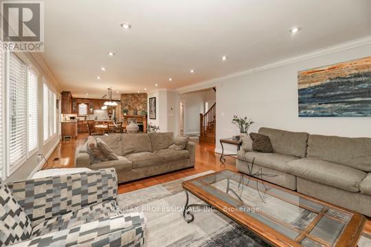 202 Radley Road, Mississauga, Ontario  L5G 2R7 - Photo 4 - W12970592