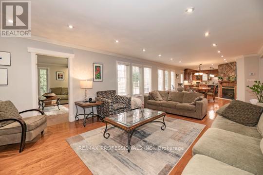 202 Radley Road, Mississauga, Ontario  L5G 2R7 - Photo 6 - W12970592