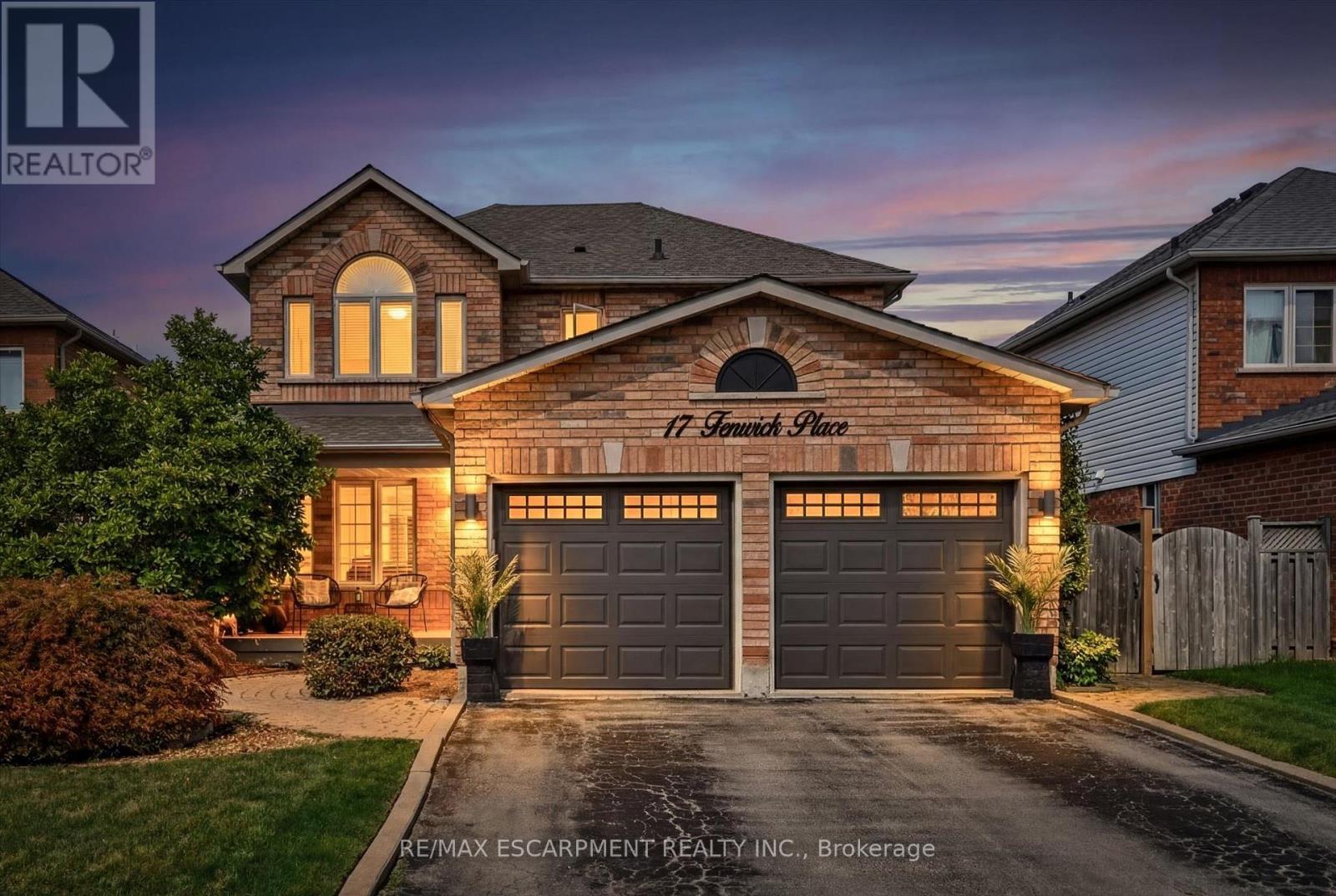 17 FENWICK PLACE, Hamilton, Ontario