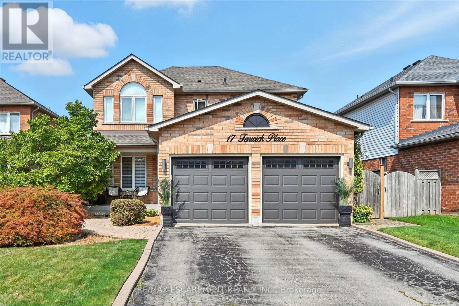 17 Fenwick Place, Hamilton, Ontario  L0R 2H5 - Photo 2 - X12970492