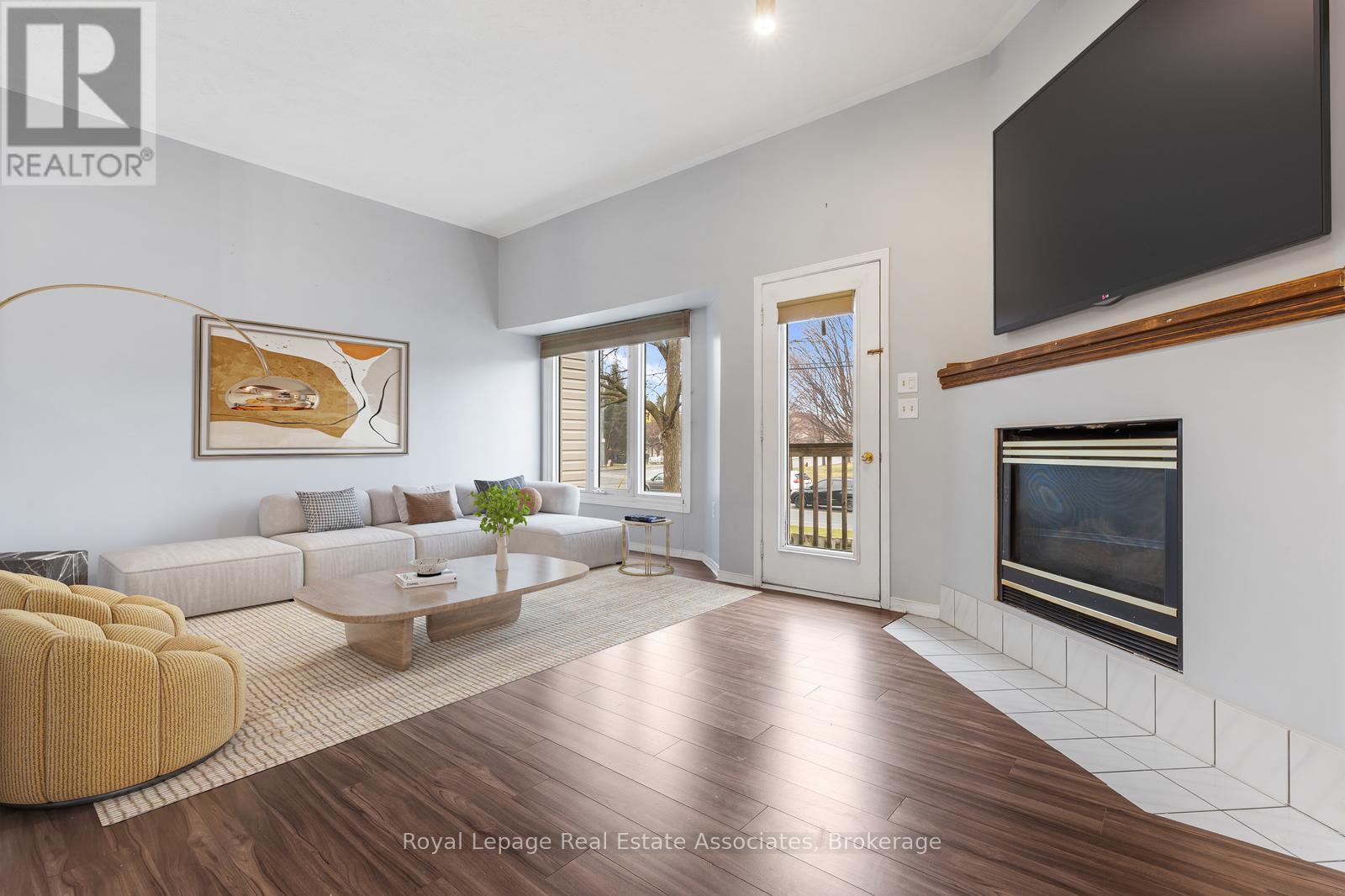 67 - 72 Stone Church Road W, Hamilton, Ontario  L9B 2H8 - Photo 2 - X12970552