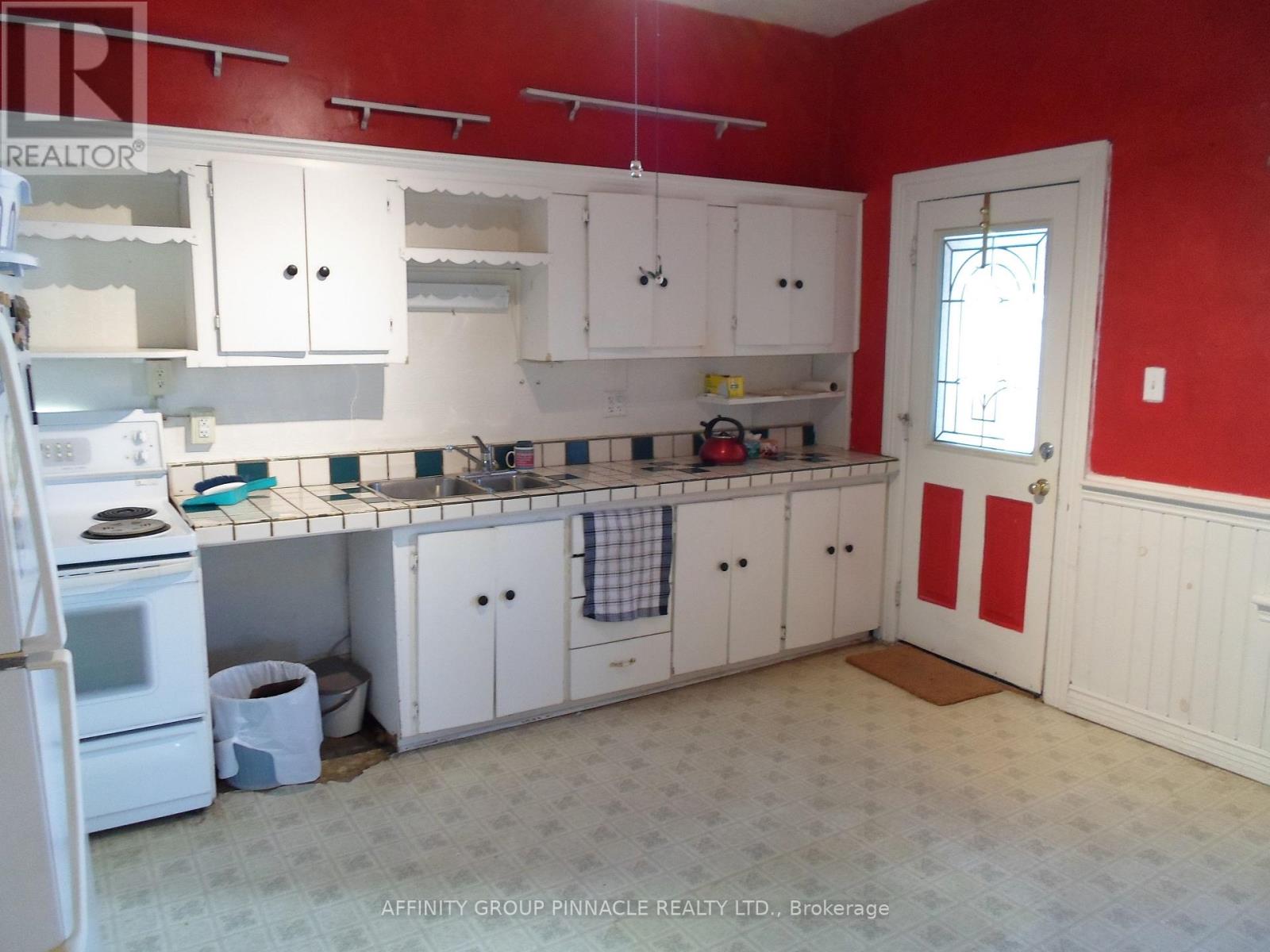 19 Kent Street E, Kawartha Lakes, Ontario  K9V 2C3 - Photo 3 - X12970732