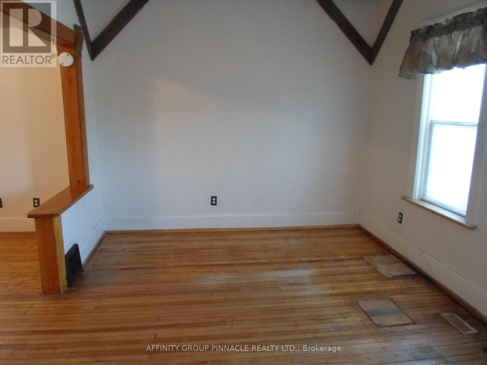 19 Kent Street E, Kawartha Lakes, Ontario  K9V 2C3 - Photo 7 - X12970732