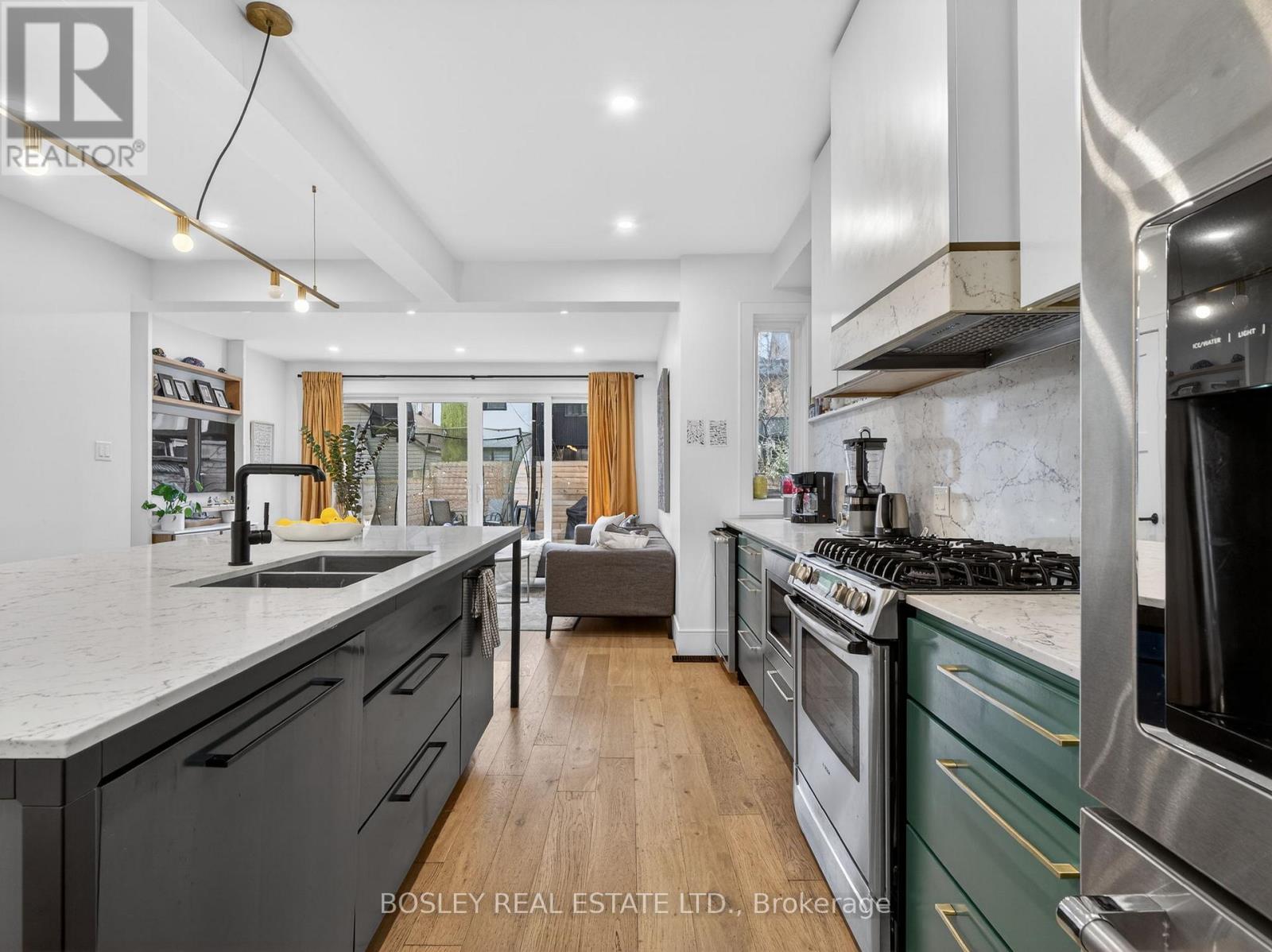 14 Coady Avenue, Toronto, Ontario  M4M 2Y8 - Photo 6 - E12964140