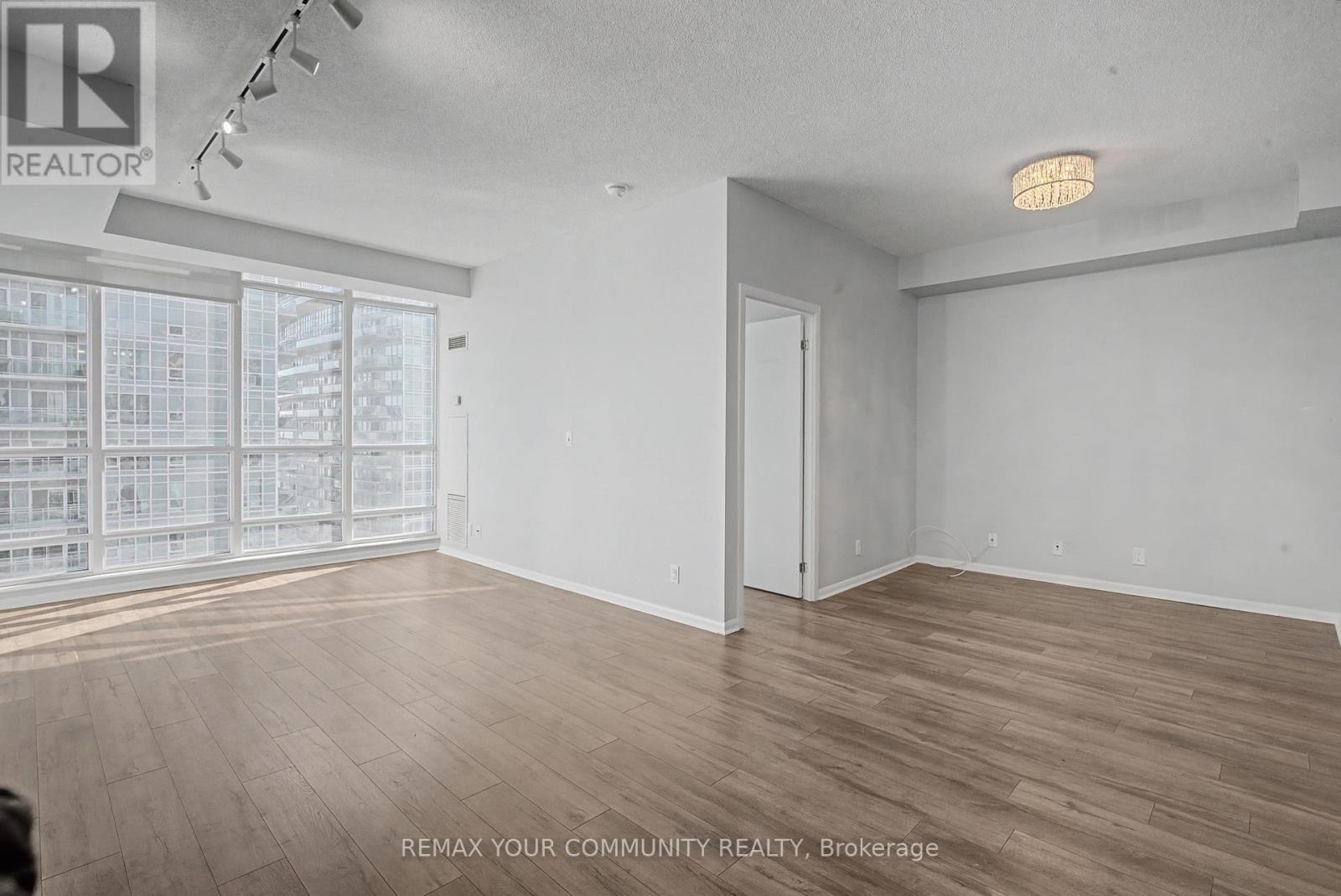 2008 - 185 Legion Road N, Toronto, Ontario  M8Y 0A1 - Photo 10 - W12847568