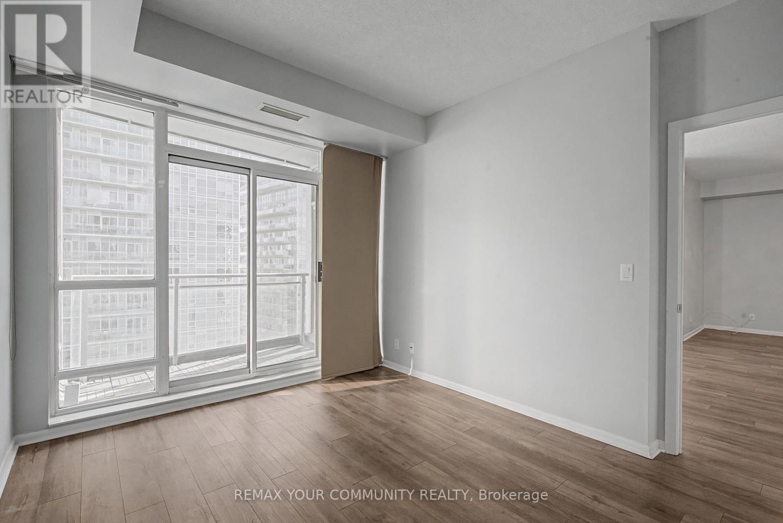 2008 - 185 Legion Road N, Toronto, Ontario  M8Y 0A1 - Photo 14 - W12847568