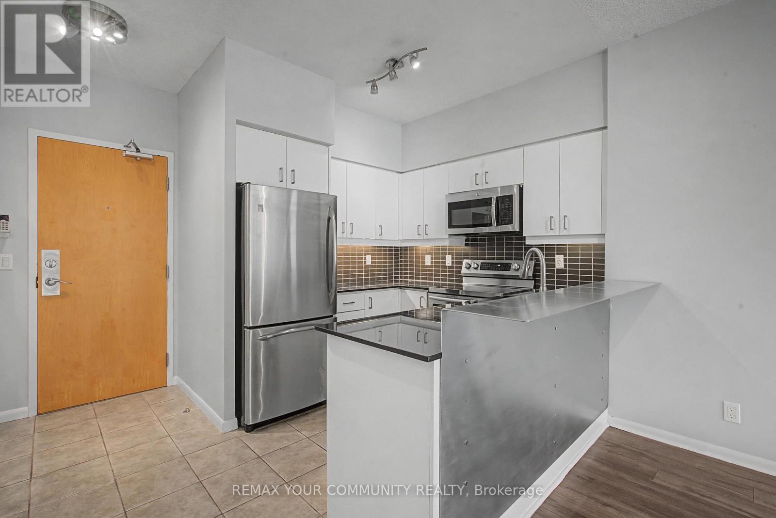 2008 - 185 Legion Road N, Toronto, Ontario  M8Y 0A1 - Photo 4 - W12847568