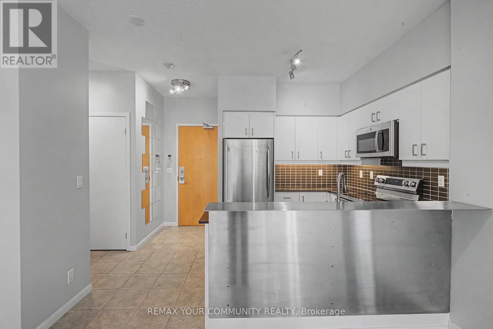 2008 - 185 Legion Road N, Toronto, Ontario  M8Y 0A1 - Photo 7 - W12847568