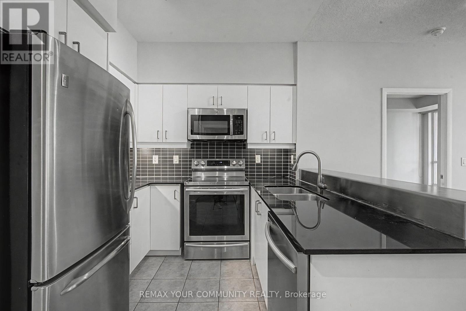 2008 - 185 Legion Road N, Toronto, Ontario  M8Y 0A1 - Photo 6 - W12847568