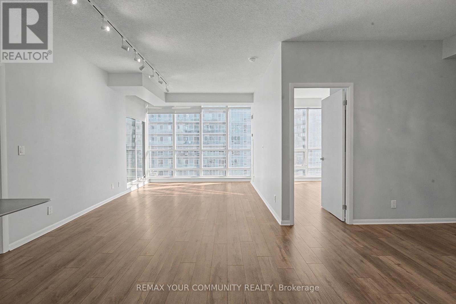 2008 - 185 Legion Road N, Toronto, Ontario  M8Y 0A1 - Photo 8 - W12847568