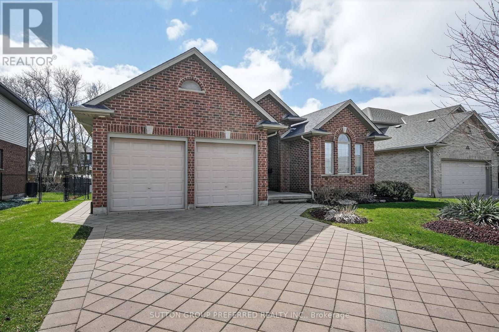 22 Springfield Way, Middlesex Centre, Ontario  N0L 1R0 - Photo 2 - X12970800