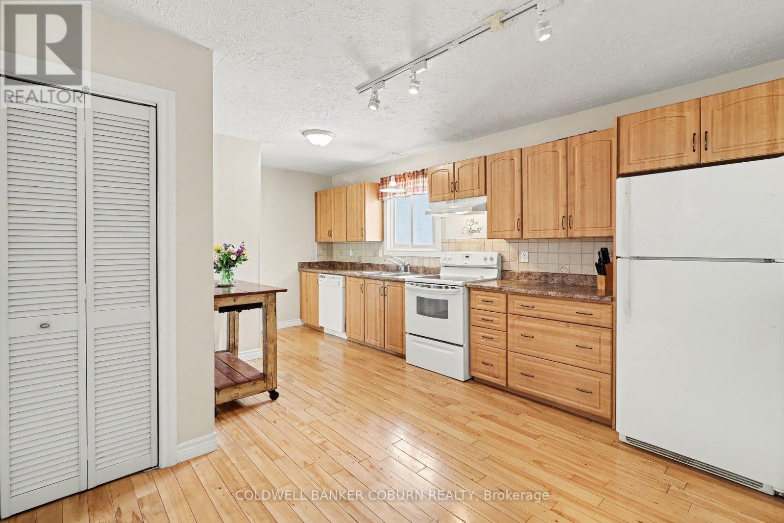 51 College Street, North Dundas, Ontario  K0C 1H0 - Photo 13 - X12970718