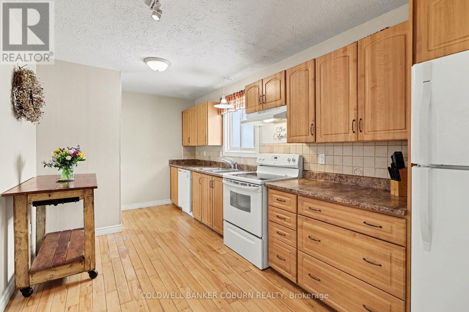 51 College Street, North Dundas, Ontario  K0C 1H0 - Photo 14 - X12970718