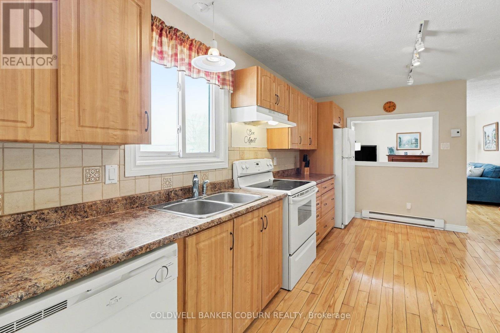 51 College Street, North Dundas, Ontario  K0C 1H0 - Photo 15 - X12970718