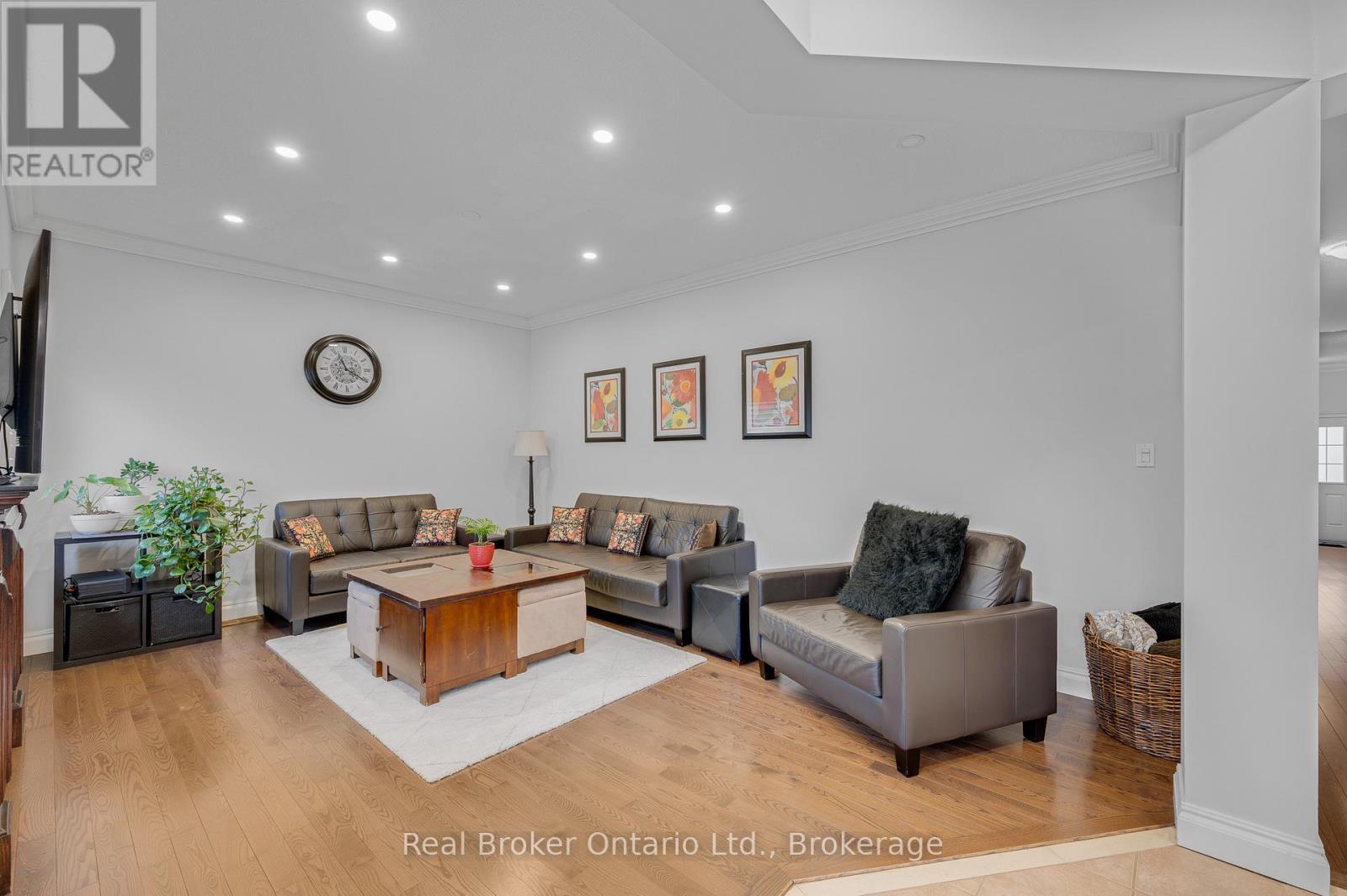 6 Wilsongary Circle, Ajax, Ontario  L1T 0G7 - Photo 13 - E12970750