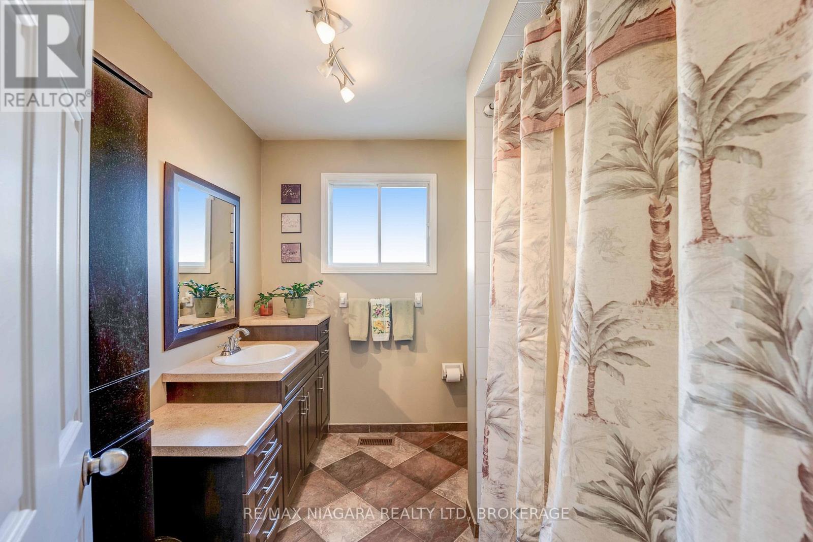 26 Ravine Road, St. Catharines, Ontario  L2P 3A7 - Photo 28 - X12970690