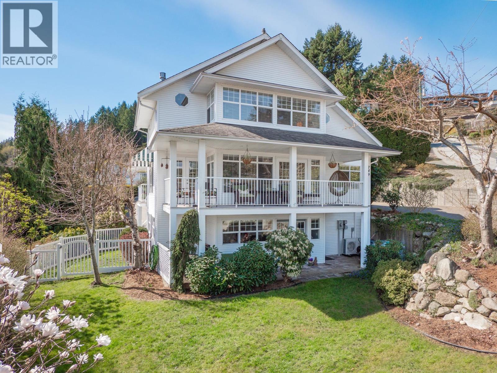 749 WINN ROAD, Gibsons, British Columbia