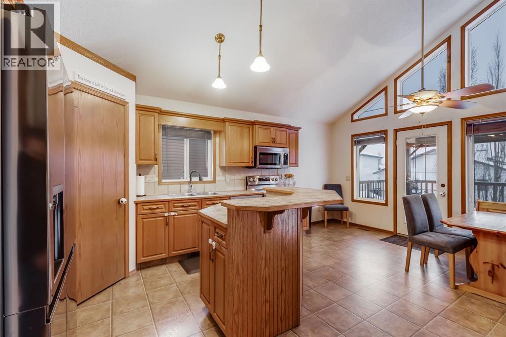 45 Thornfield Close Se, Airdrie, Alberta  T4A 2K7 - Photo 6 - A2293289