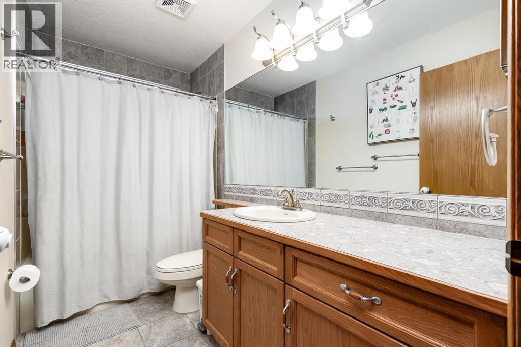 45 Thornfield Close Se, Airdrie, Alberta  T4A 2K7 - Photo 20 - A2293289