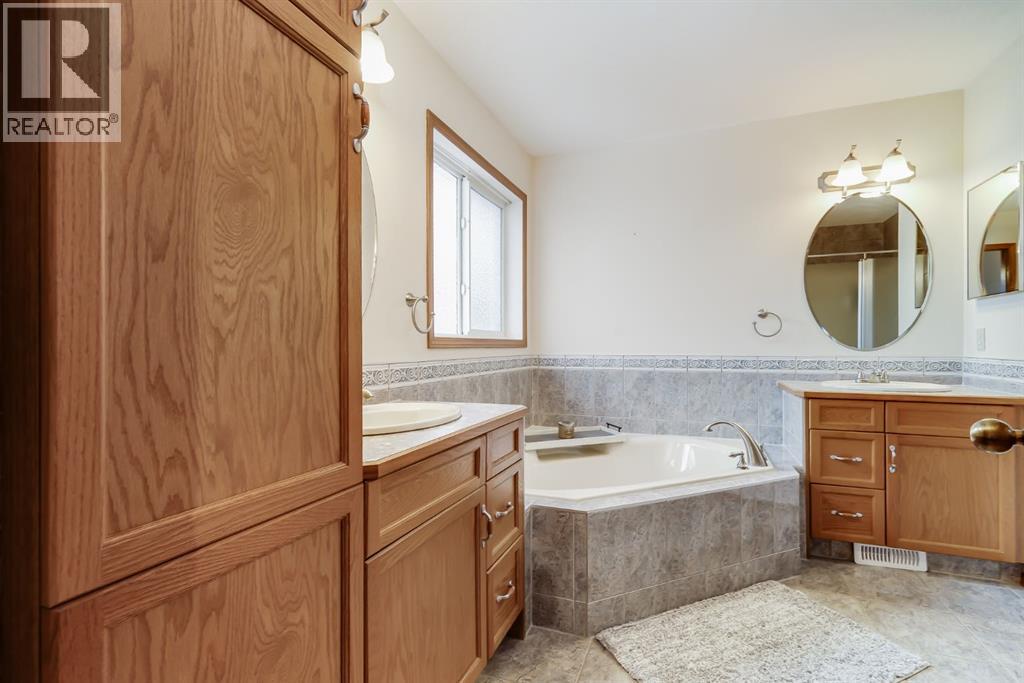 45 Thornfield Close Se, Airdrie, Alberta  T4A 2K7 - Photo 15 - A2293289