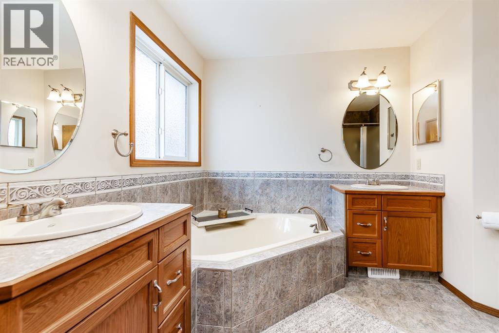 45 Thornfield Close Se, Airdrie, Alberta  T4A 2K7 - Photo 16 - A2293289