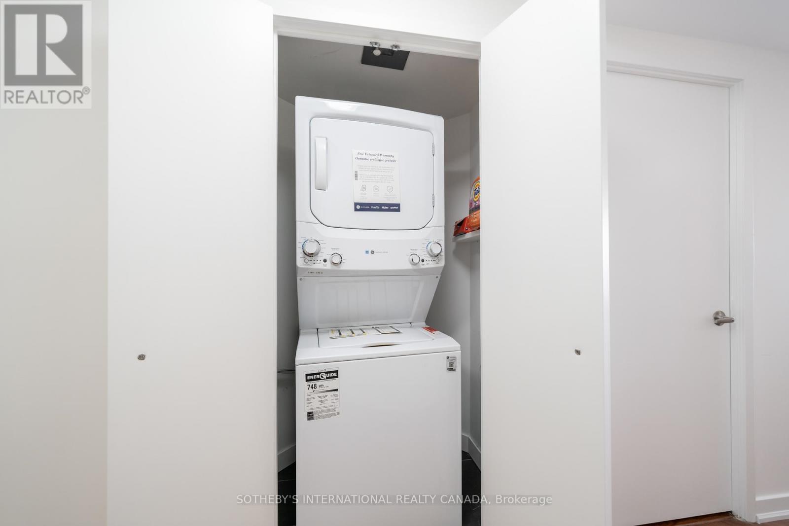 2110 - 11 Brunel Court, Toronto, Ontario  M5V 3Y3 - Photo 10 - C12970698