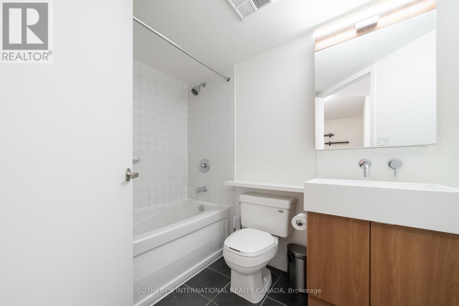 2110 - 11 Brunel Court, Toronto, Ontario  M5V 3Y3 - Photo 12 - C12970698