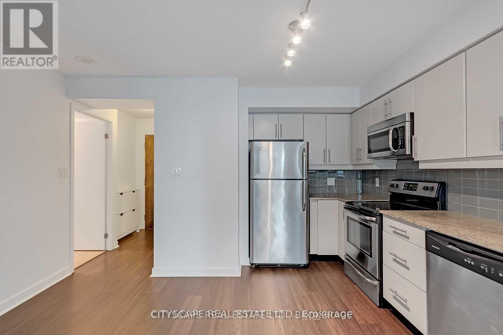 1006 - 33 Bay Street, Toronto, Ontario  M5J 2Z3 - Photo 3 - C12970704