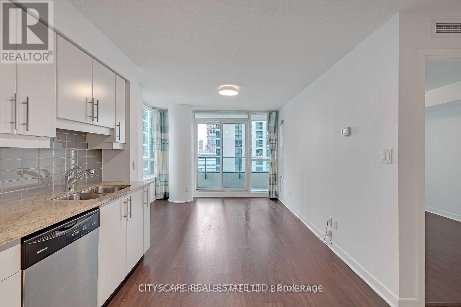 1006 - 33 Bay Street, Toronto, Ontario  M5J 2Z3 - Photo 4 - C12970704