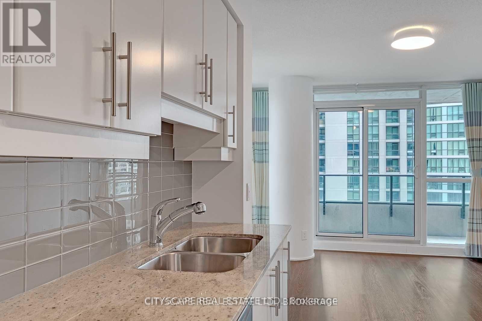 1006 - 33 Bay Street, Toronto, Ontario  M5J 2Z3 - Photo 5 - C12970704